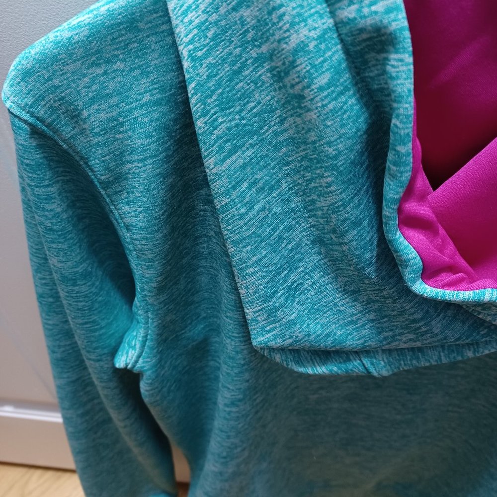 Womens small Under Armour sweatshirt